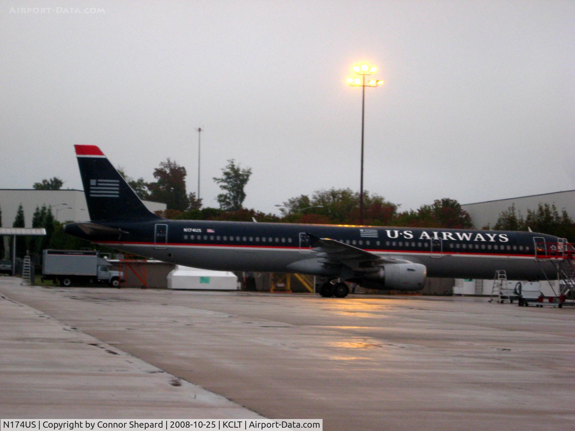 N174US, 2001 Airbus A321-211 C/N 1492, A321 at hangar