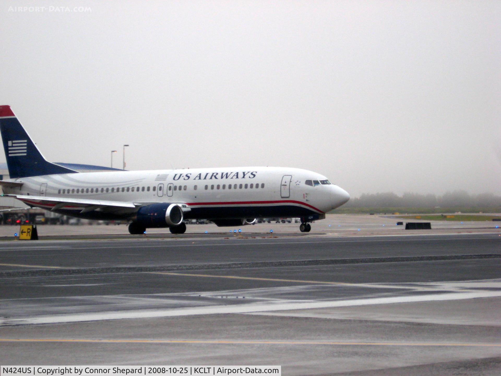 N424US, 1989 Boeing 737-401 C/N 23991, 737 on taxiway