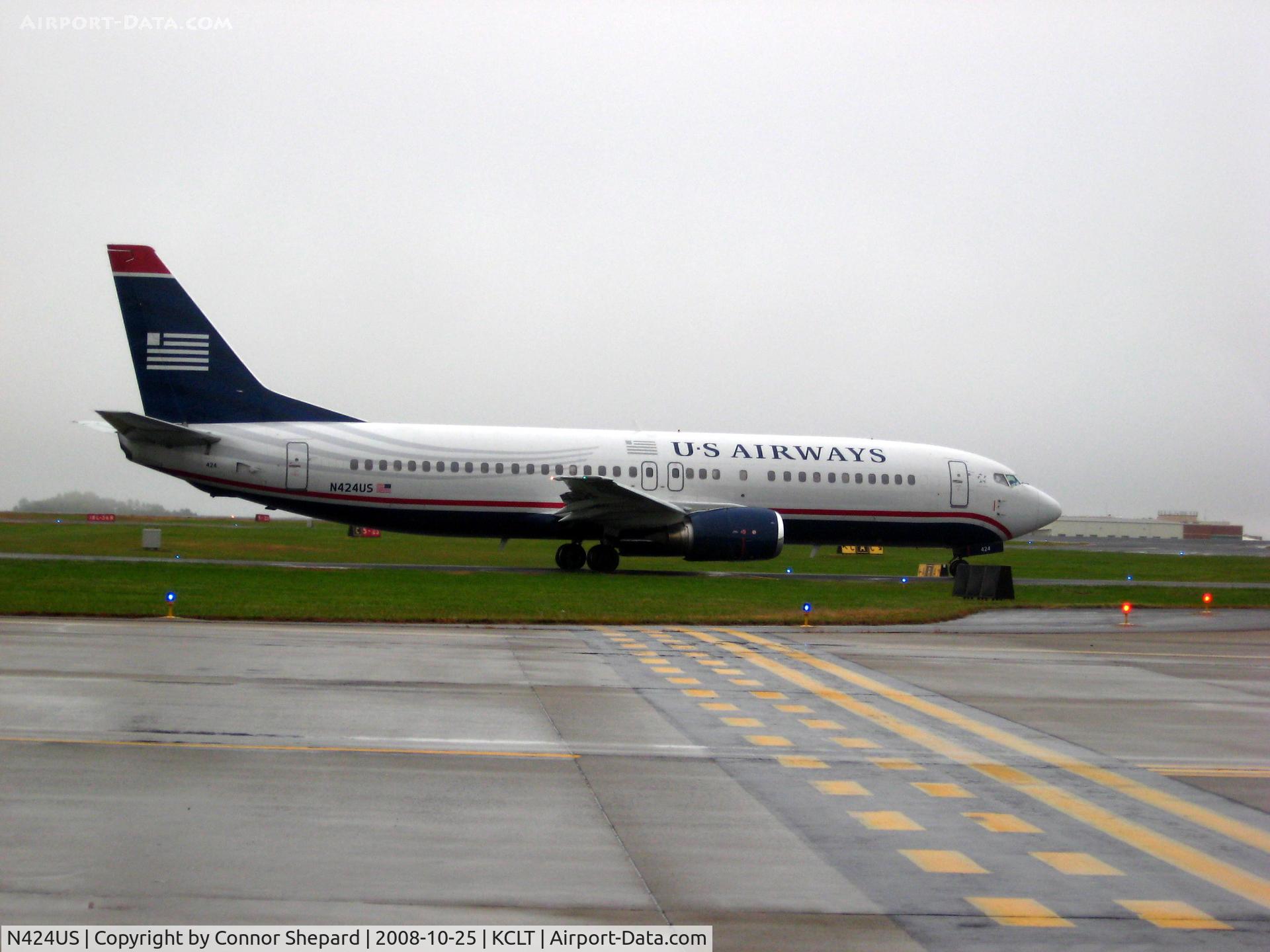 N424US, 1989 Boeing 737-401 C/N 23991, 737 on taxiway