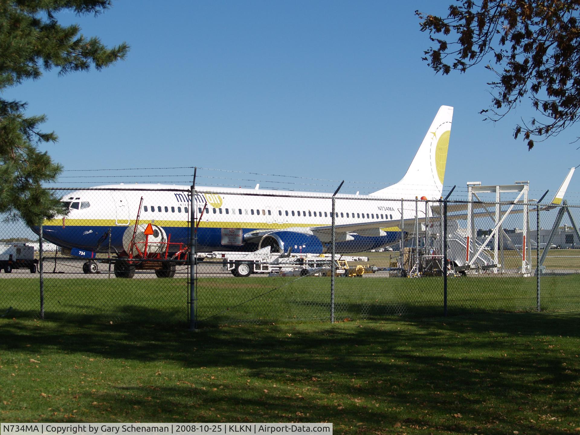 N734MA, 2000 Boeing 737-8Q8 C/N 30039, ON LINCOLN TARMAC