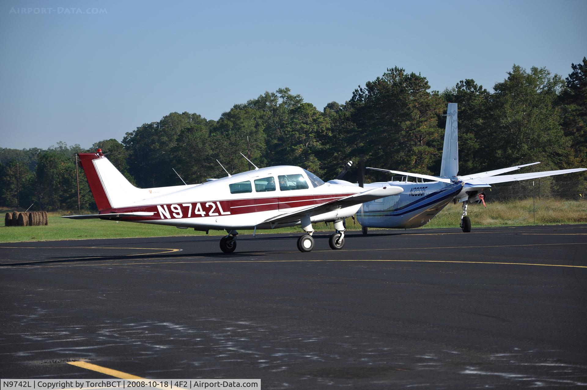 N9742L, 1971 Beech C23 Sundowner 180 C/N M-1370, Musketeer Custom at Panola County Airport.