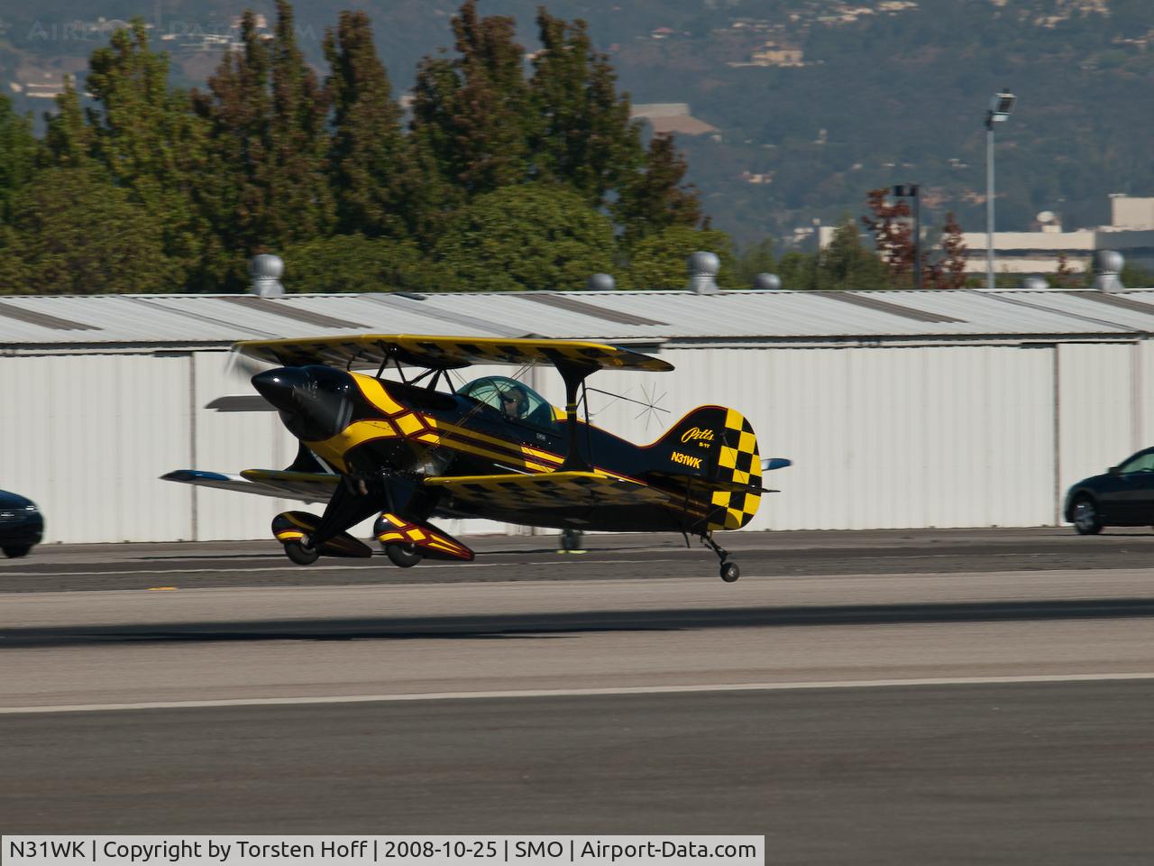 N31WK, 1995 Aviat Pitts S-1T Special C/N 1060, N31WK arriving on RWY 21