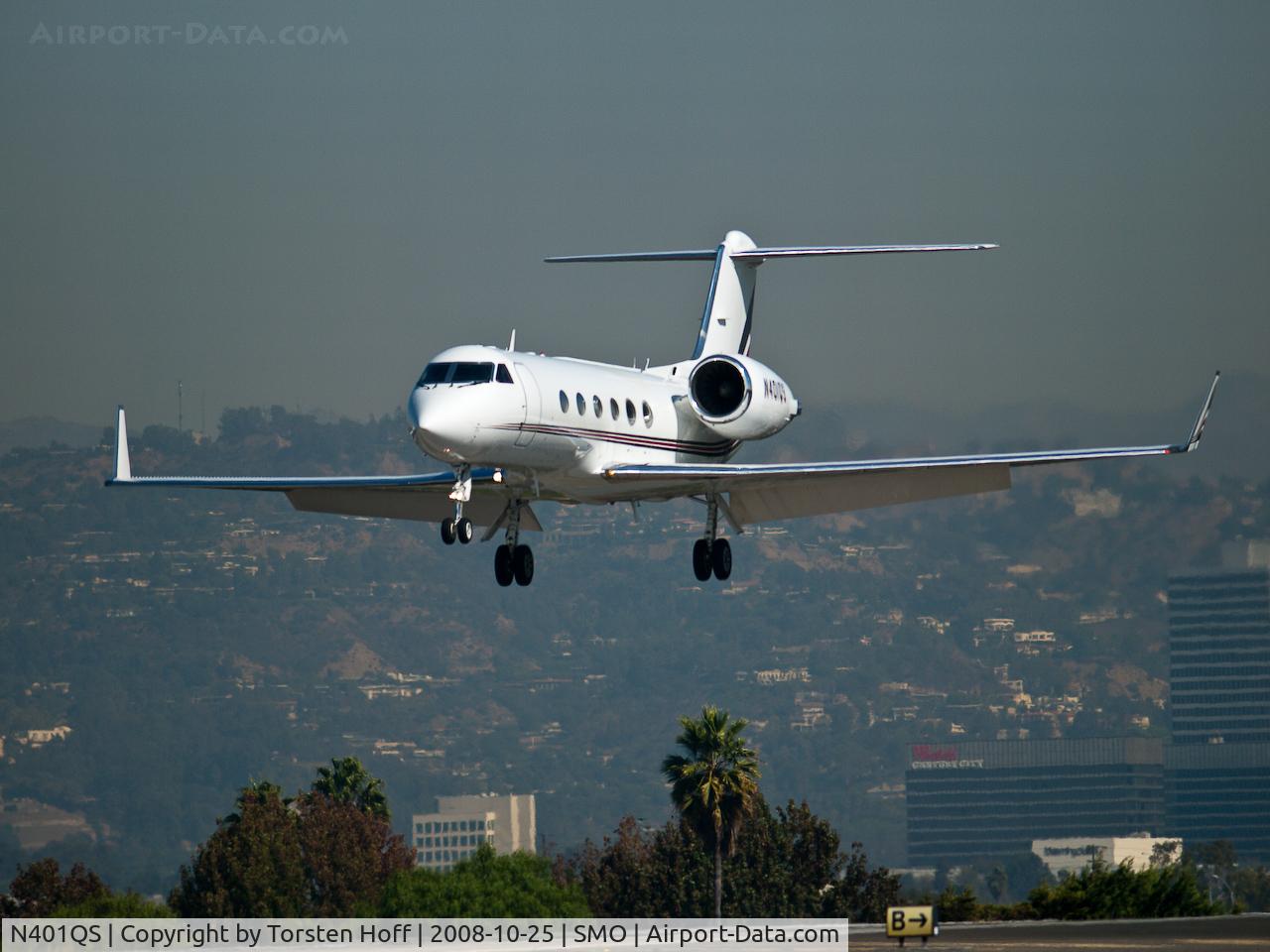 N401QS, 2000 Gulfstream Aerospace G-IV C/N 1408, N401QS arriving on RWY 21