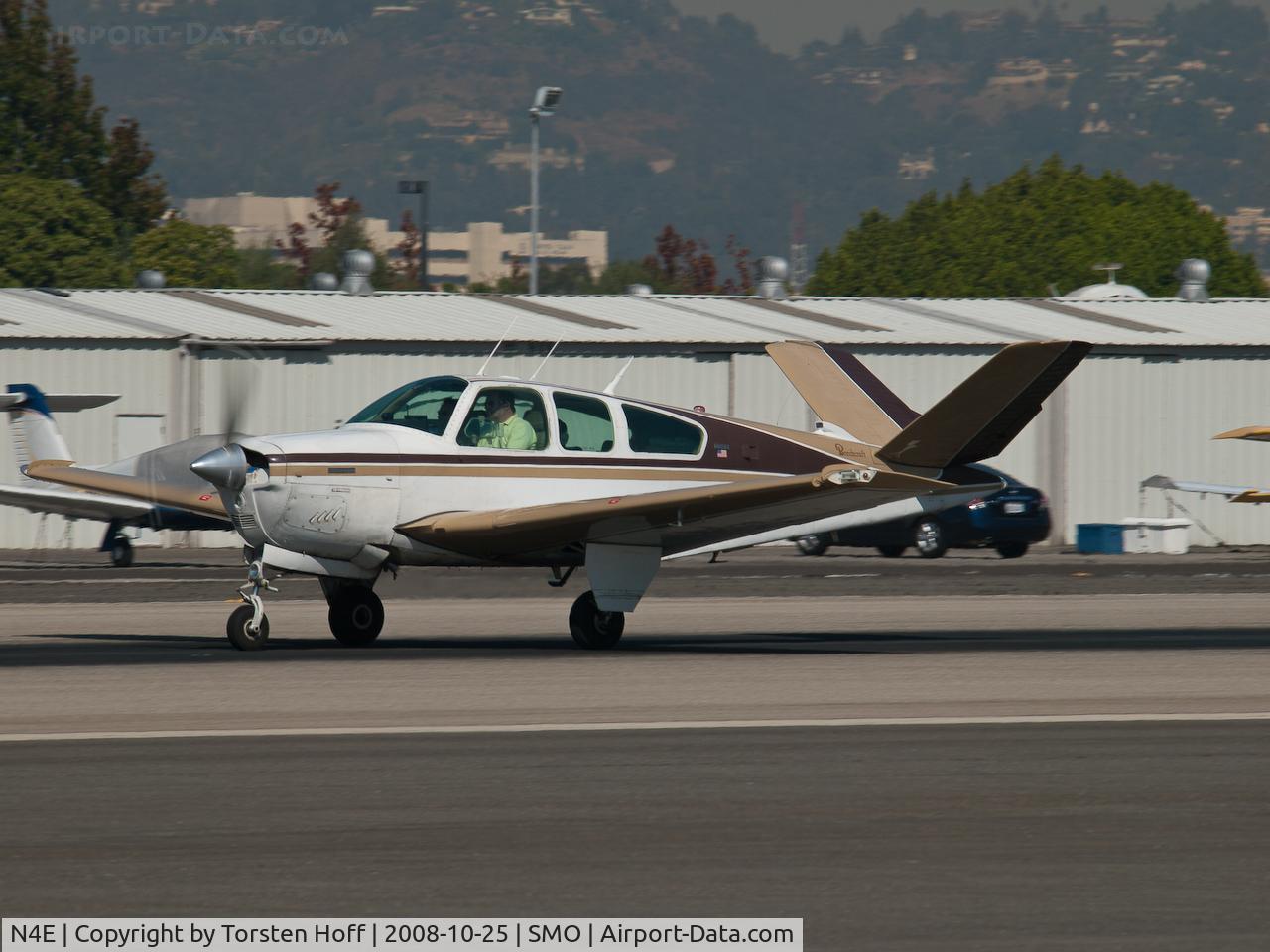 N4E, 1975 Beech V35B Bonanza C/N D-9740, N4E departing from RWY 21