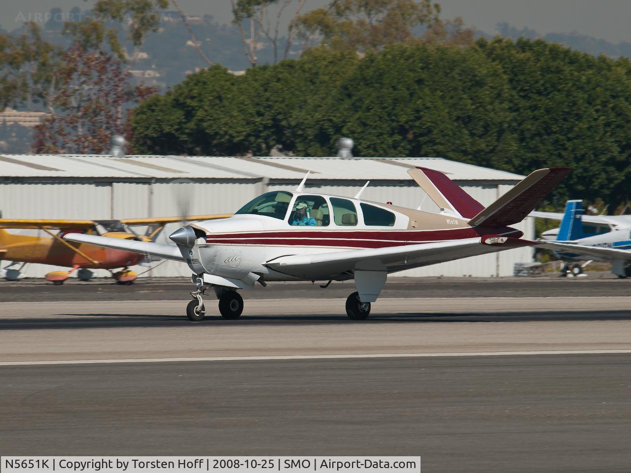 N5651K, 1964 Beech S35 Bonanza C/N D-7402, N5651K departing from RWY 21
