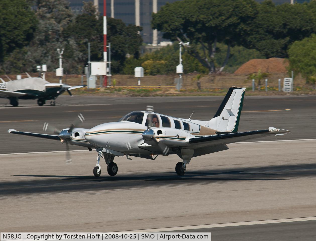 N58JG, 1982 Beech 58P Baron C/N TJ-416, N58JG arriving on RWY 21