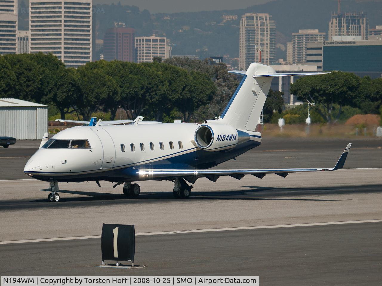 N194WM, 1997 Canadair Challenger 604 (CL-600-2B16) C/N 5340, N194WM departing from RWY 21