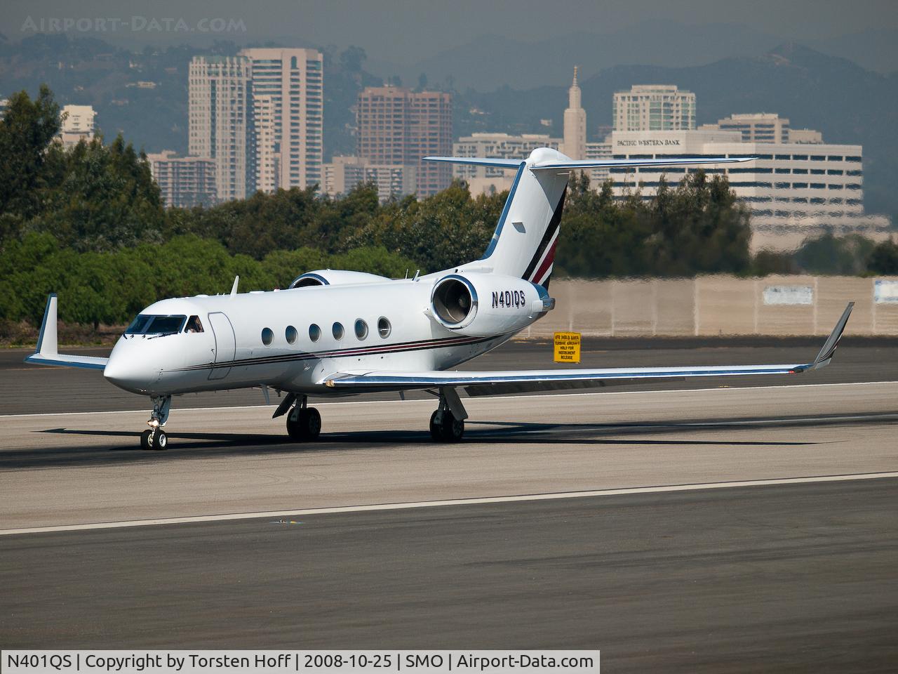 N401QS, 2000 Gulfstream Aerospace G-IV C/N 1408, N401QS departing from RWY 21