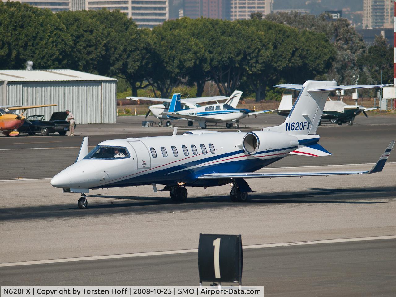 N620FX, 2007 Learjet Inc 45 C/N 2085, N620FX departing from RWY 21