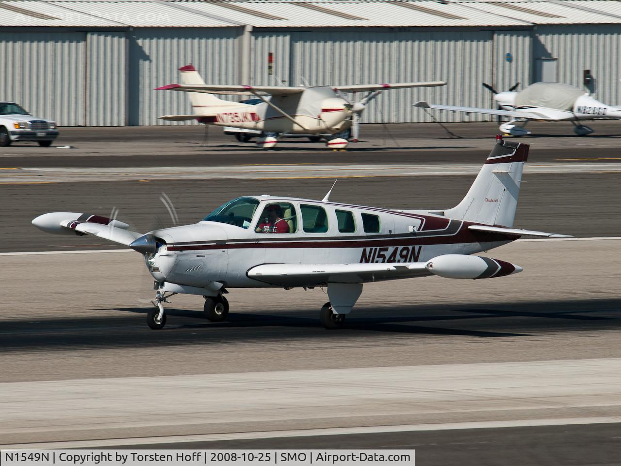 N1549N, 1989 Beech A36 Bonanza 36 C/N E-2474, N1549N departing from RWY 21