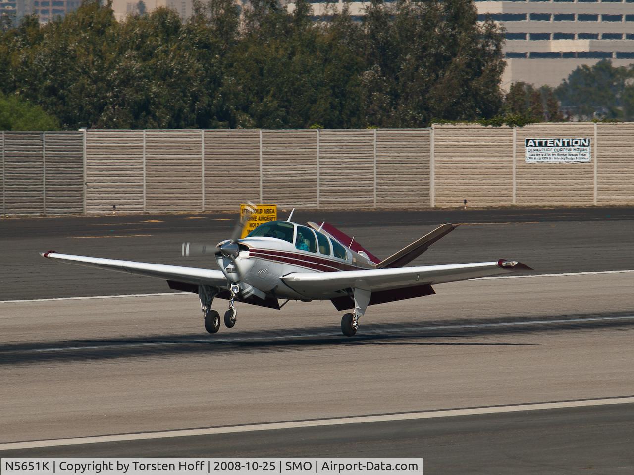N5651K, 1964 Beech S35 Bonanza C/N D-7402, N5651K arriving on RWY 21