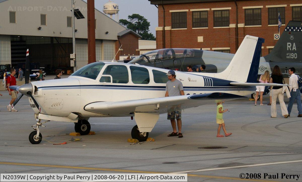 N2039W, 1965 Beech 35-C33 Debonair C/N CD-969, Getting some looks