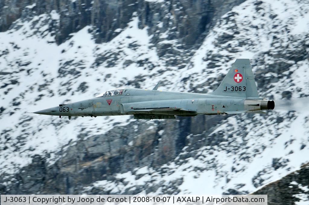 J-3063, Northrop F-5E Tiger II C/N L.1063, High speed run over the Axalp targets.
