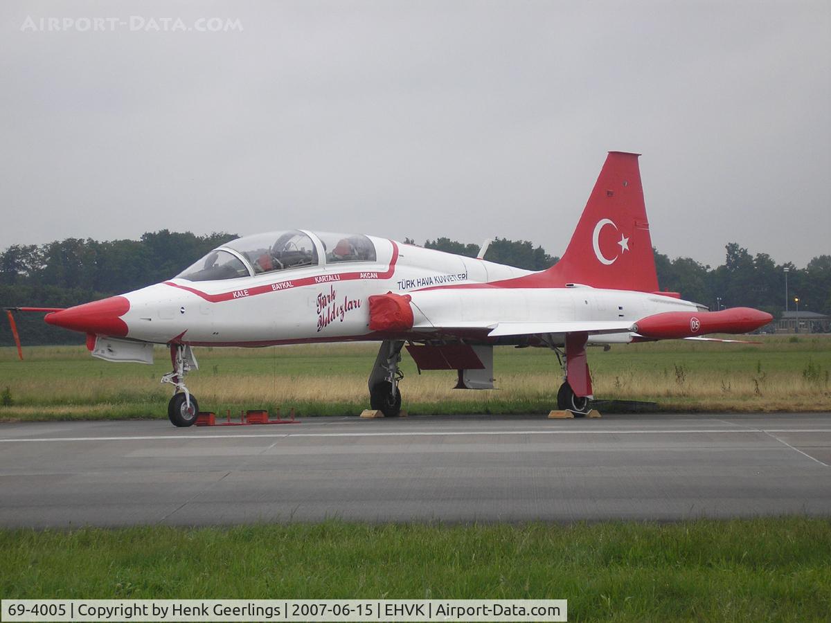 69-4005, 1969 Northrop (Canadair) NF-5B (CL-226) C/N 4005, Dutch AF Openday, Volkel AFB , 2007  Turkish Stars