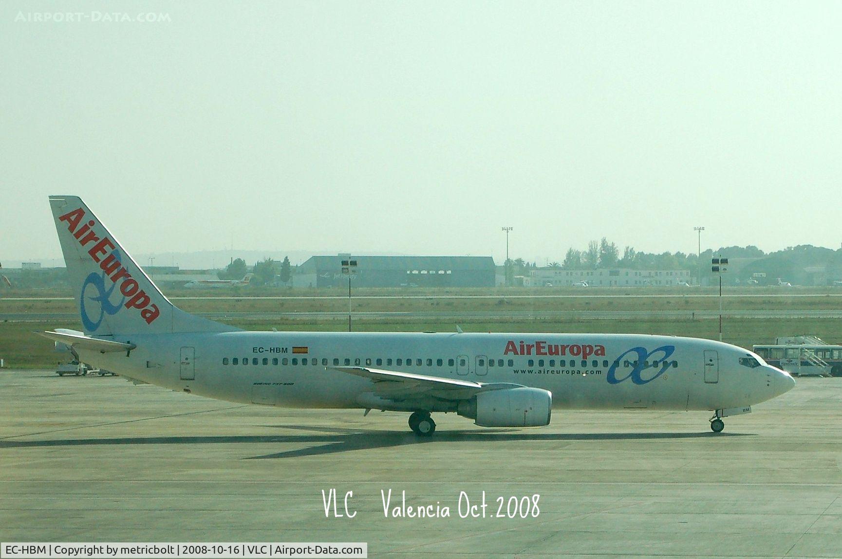 EC-HBM, 1999 Boeing 737-85P C/N 28382, taxying out for departure