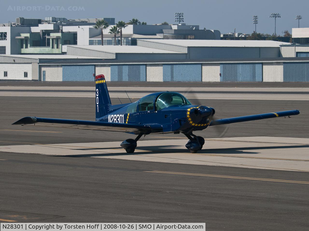 N28301, 1977 Grumman American AA-5B Tiger C/N AA5B0440, N28301 taxiing