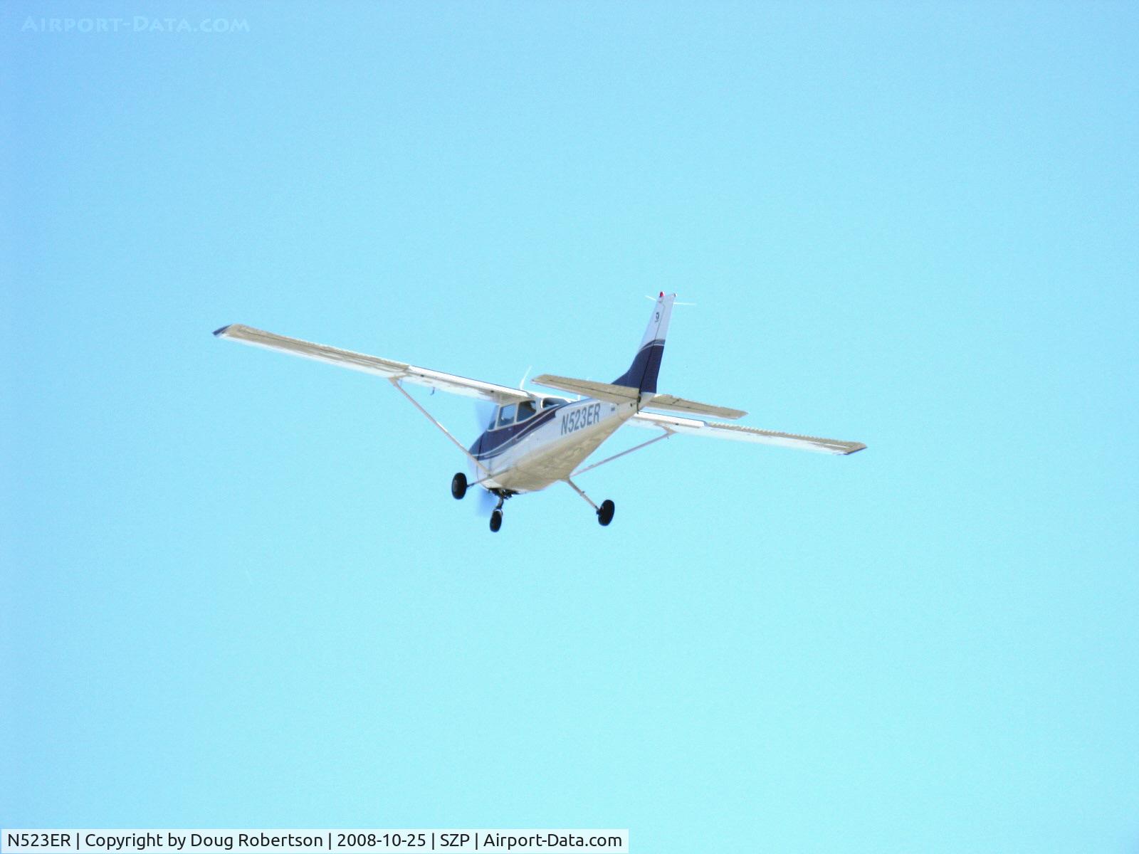 N523ER, 2001 Cessna 172S C/N 172S8925, 2001 Cessna 172S SKYHAWK SP, Lycoming IO-360-L2A 180 Hp, takeoff climb Rwy 04