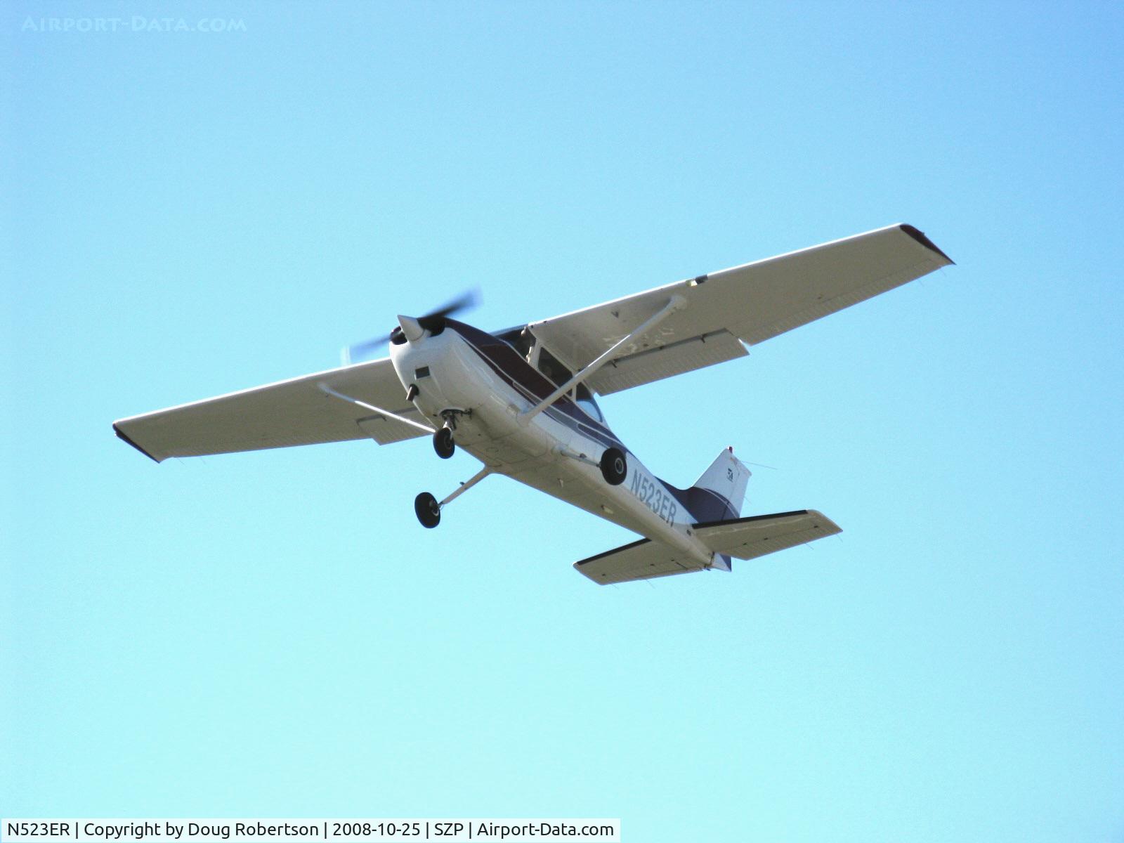 N523ER, 2001 Cessna 172S C/N 172S8925, 2001 Cessna 172S SKYHAWK SP, Lycoming IO-360-L2A 180 Hp, takeoff climb Rwy 04