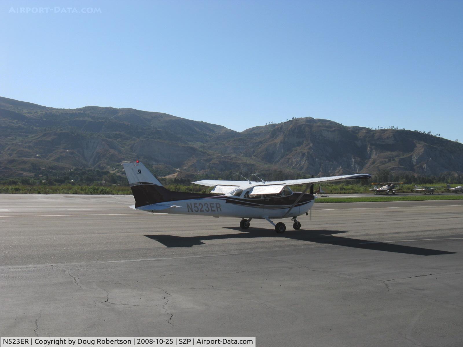 N523ER, 2001 Cessna 172S C/N 172S8925, 2001 Cessna 172S SKYHAWK SP, Lycoming IO-360-L2A 180 Hp, taxi to Rwy 04
