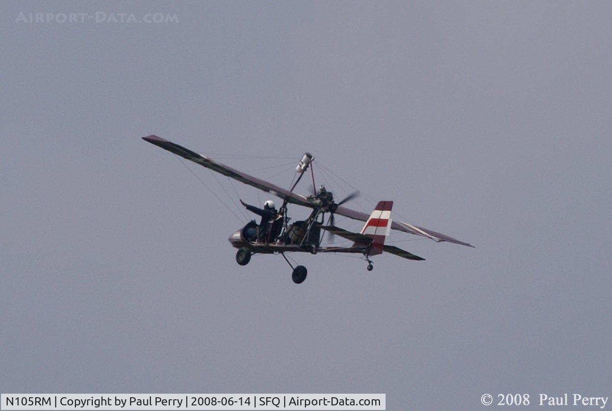 N105RM, 1991 Maxair Drifter C/N DR 898 RL, Waving as he departs