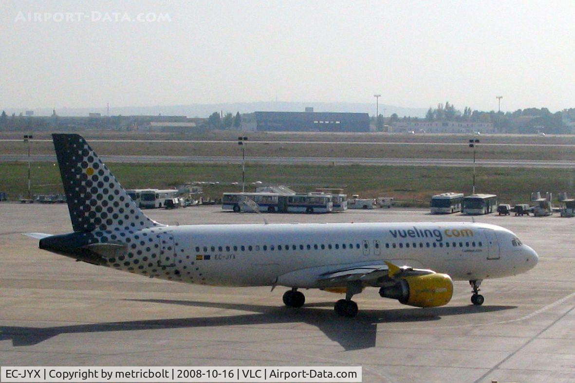 EC-JYX, 2006 Airbus A320-214 C/N 2962, taxying out for departure