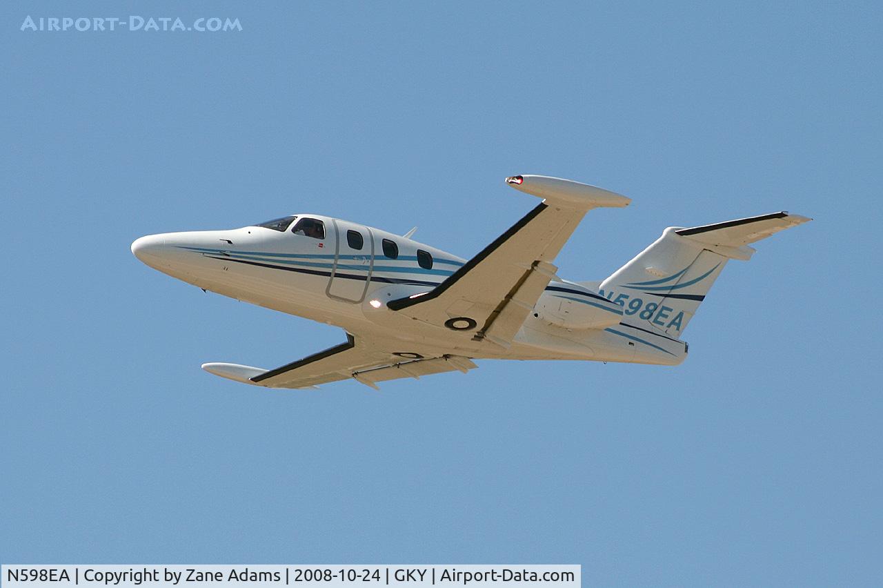 N598EA, 2007 Eclipse Aviation Corp EA500 C/N 000098, Departing Arlington Municipal