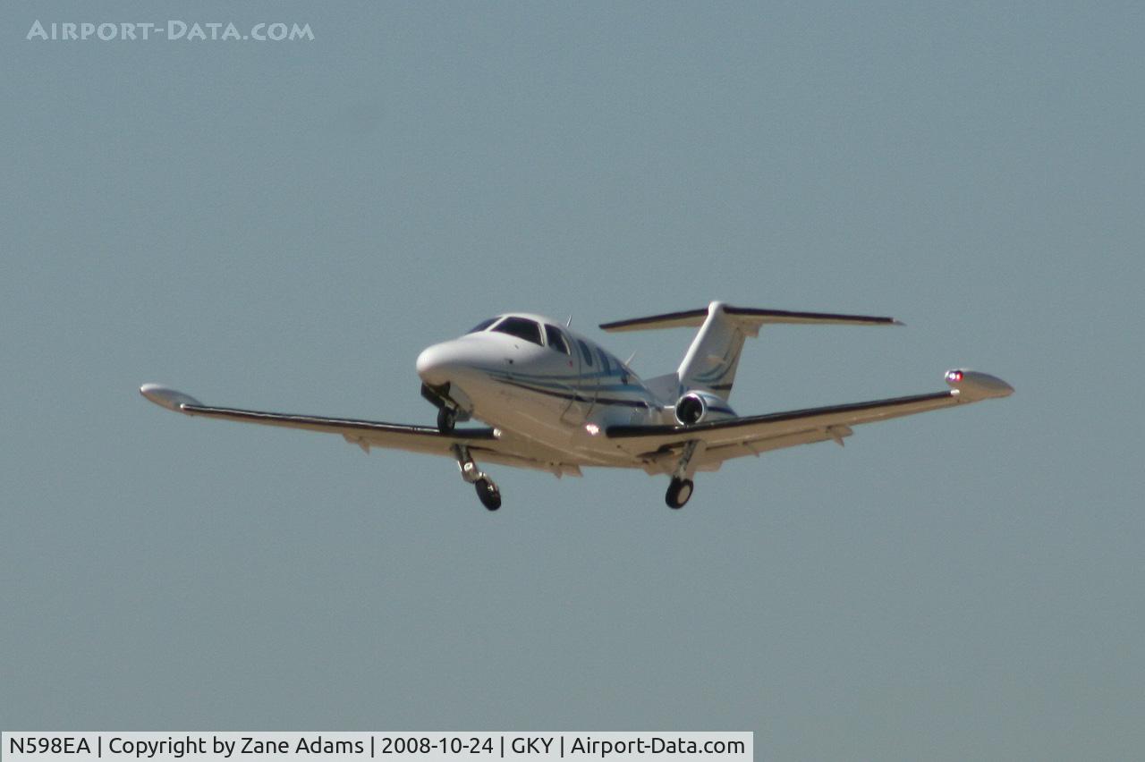 N598EA, 2007 Eclipse Aviation Corp EA500 C/N 000098, Departing Arlington Municipal