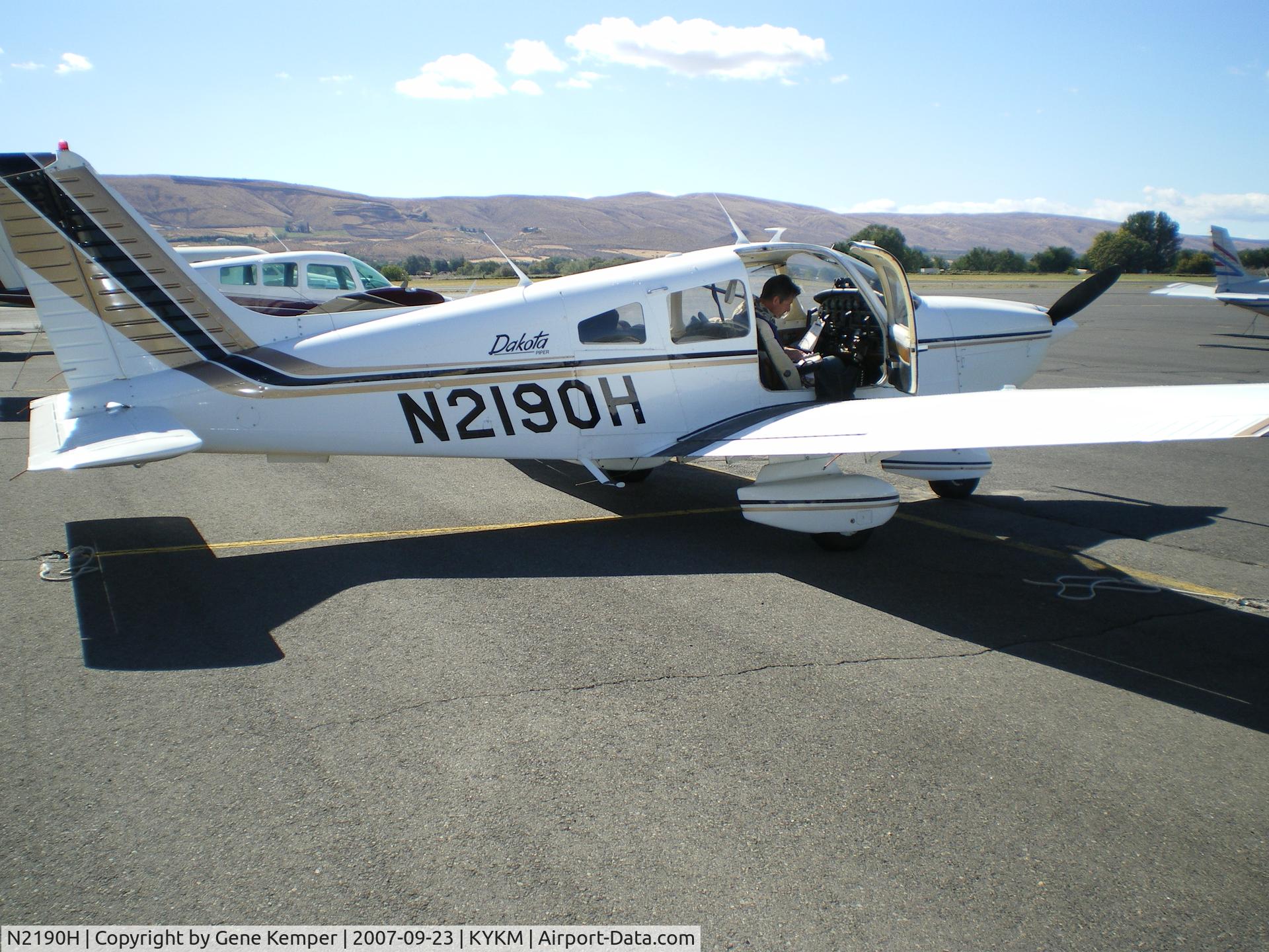N2190H, 1978 Piper PA-28-236 Dakota C/N 28-7911060, 2500 TT 500 SMOH Newer paint
