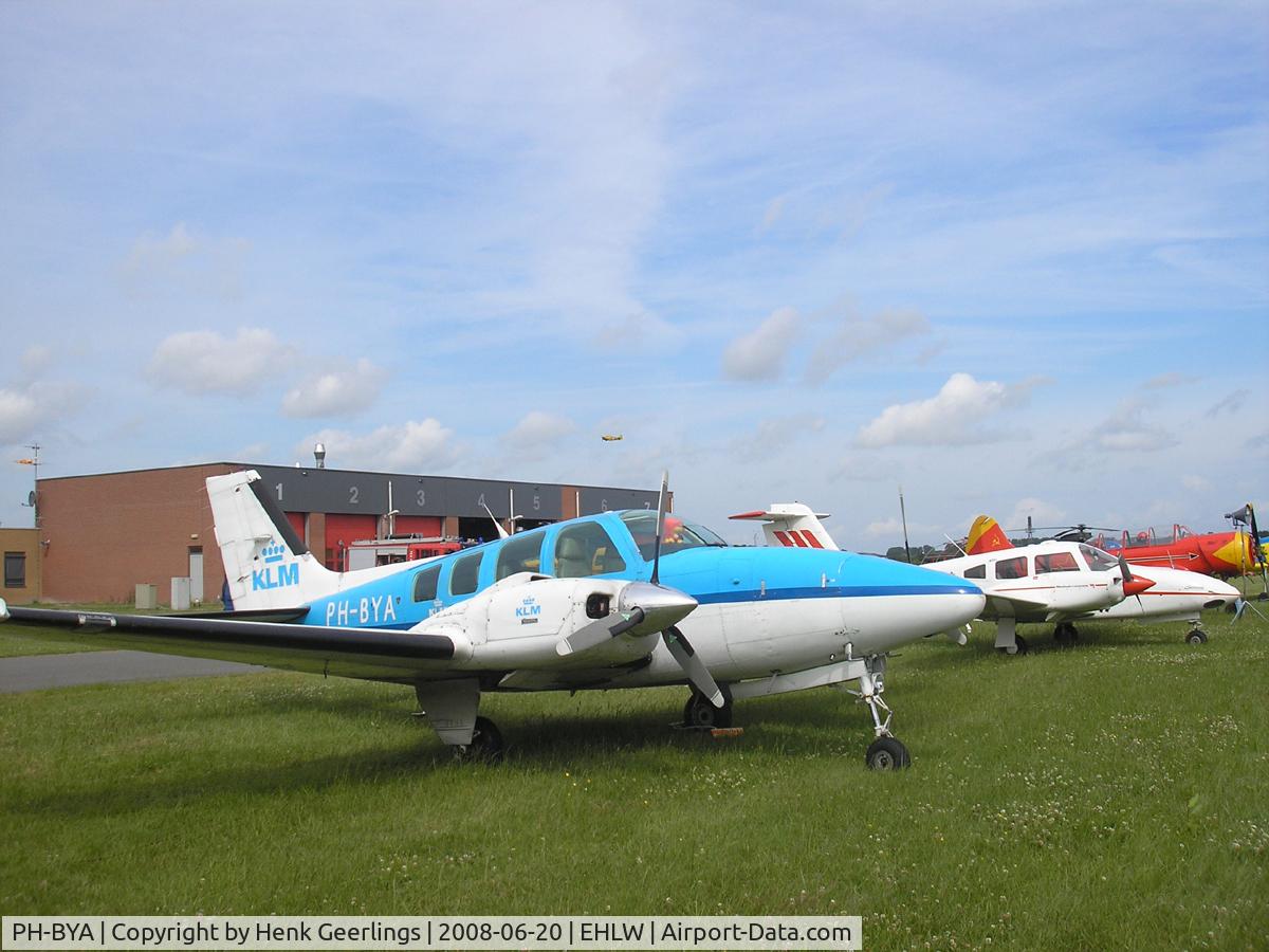 PH-BYA, 1990 Beechcraft 58 Baron C/N TH-1609, Dutch AF Openday , Leeuwarden AFB , 2008 - KLM Flying School