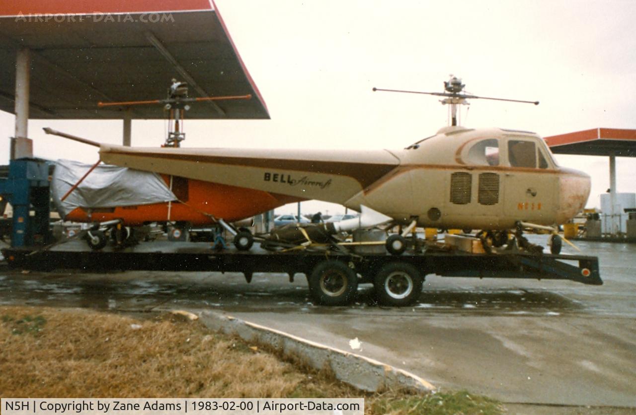 N5H, 1946 Bell 47B C/N 3, Bell 47B serial number 3 at a truck stop in Texas - on the way to be displayed in the American Helicopter Museum.