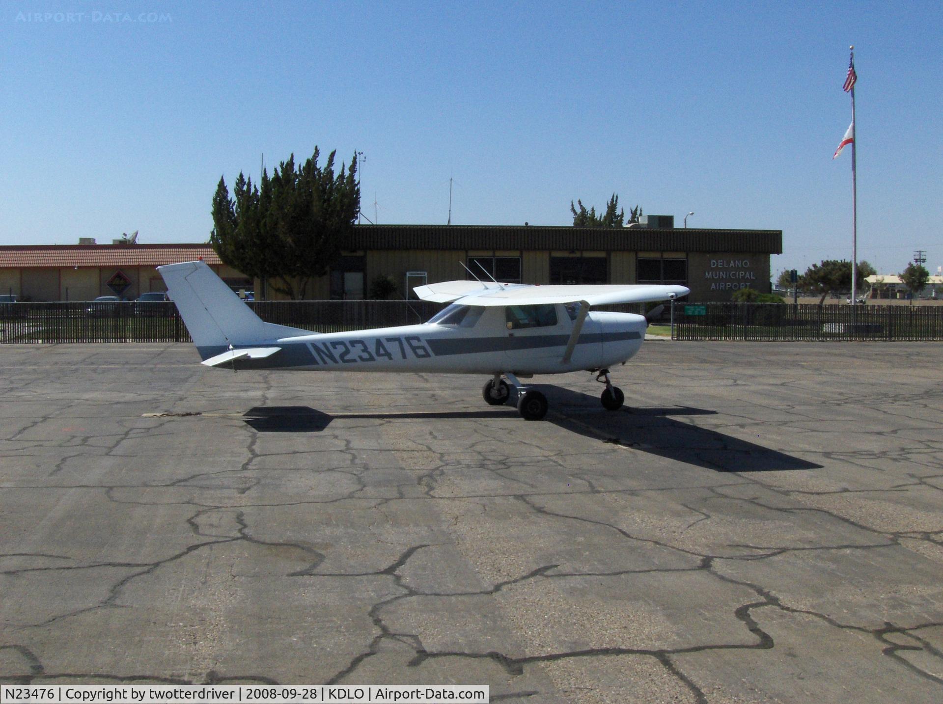 N23476, 1968 Cessna 150H C/N 15068976, Between flights