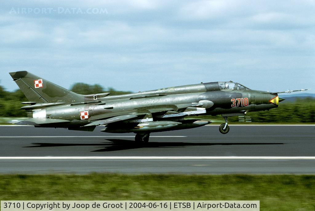 3710, Sukhoi Su-22M-4 C/N 30710, During early 2004 the Polish AF participed in a live exercise with Su-22s operating out of Germany.