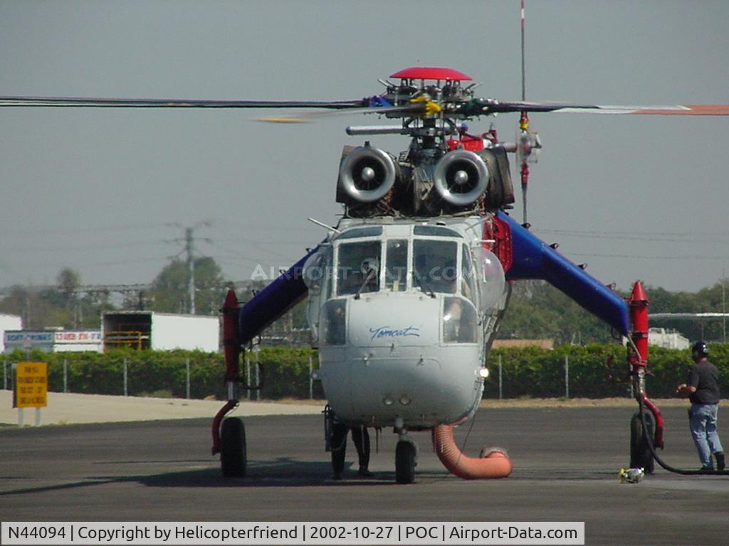 N44094, 1967 Sikorsky CH-54A Tarhe C/N 64.023, Preflight check at Brackett