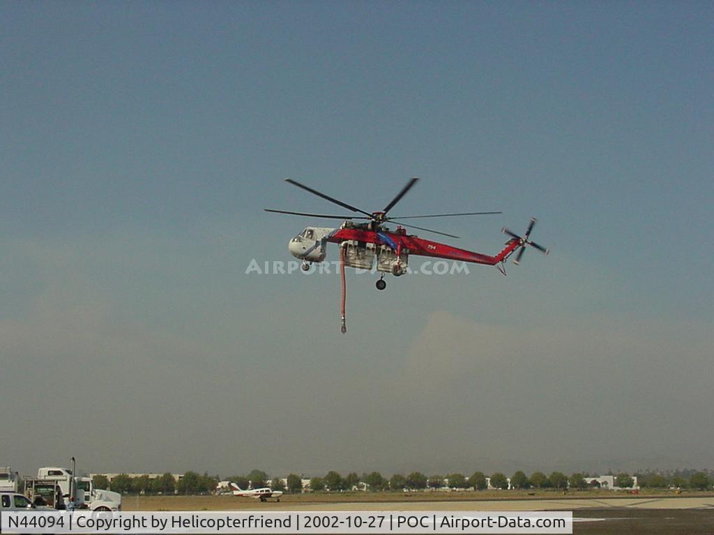 N44094, 1967 Sikorsky CH-54A Tarhe C/N 64.023, Landing at Brackett for a short rest