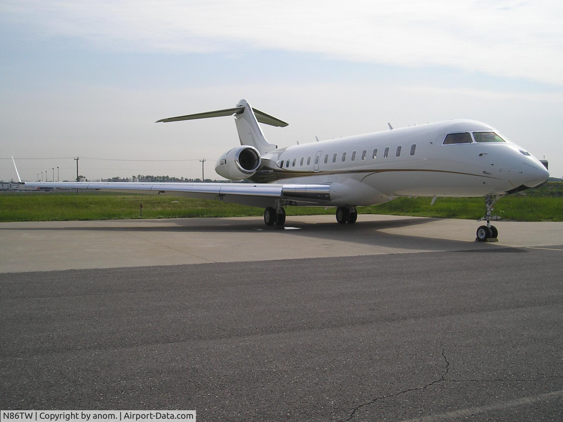N86TW, 2006 Bombardier BD-700-1A10 Global Express C/N 9218, N86TW
