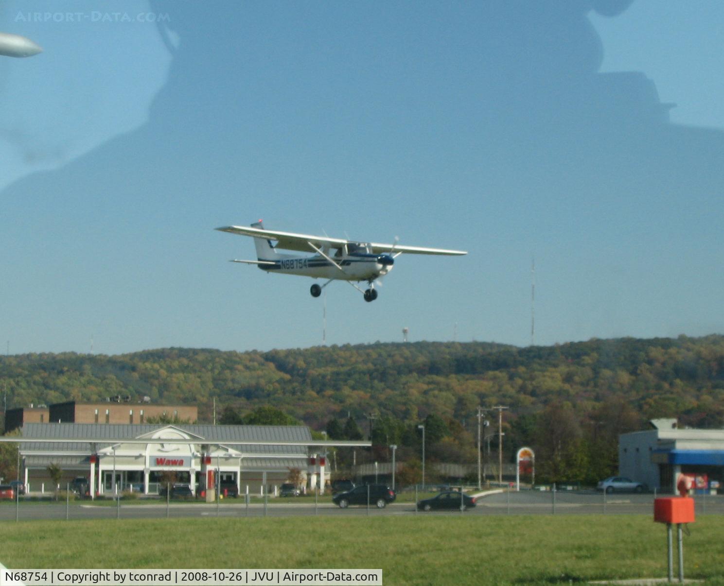 N68754, 1978 Cessna 152 C/N 15282358, at Queen City