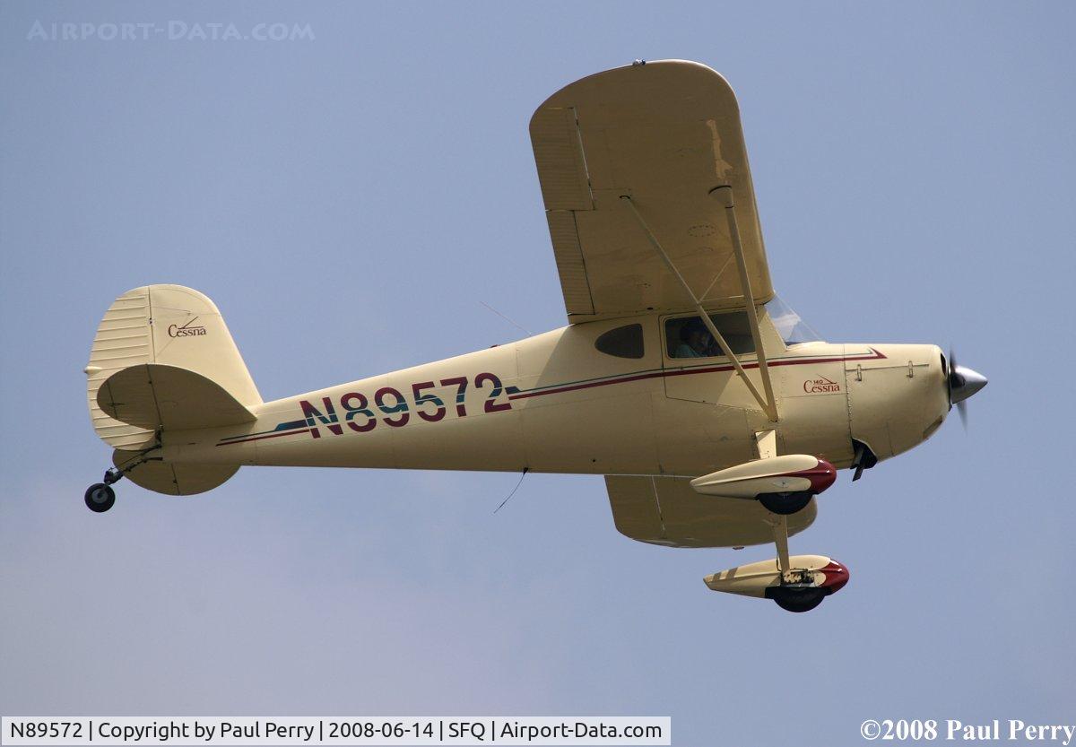 N89572, 1946 Cessna 140 C/N 8615, Mere minutes after Dean's shot of her; here she is moving out