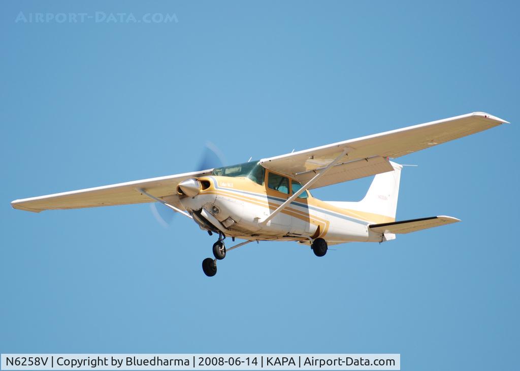 N6258V, 1980 Cessna 172RG Cutlass RG C/N 172RG0599, On final approach to 17L.