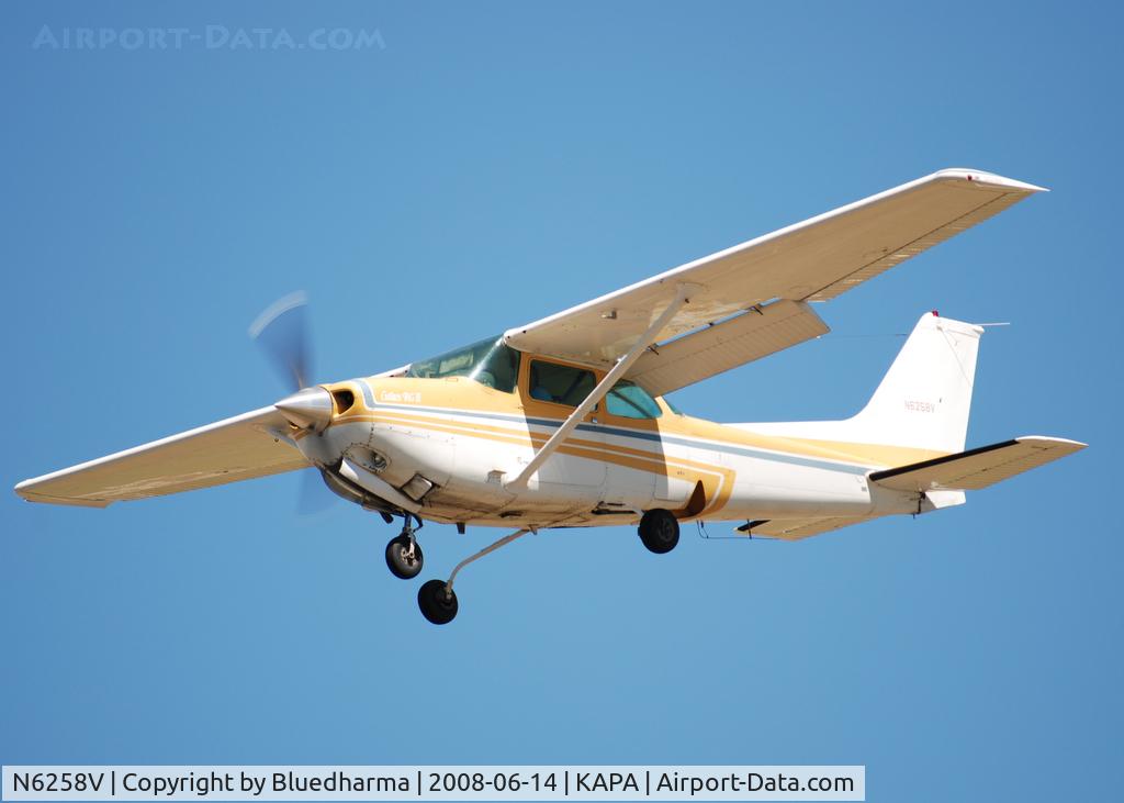 N6258V, 1980 Cessna 172RG Cutlass RG C/N 172RG0599, On final approach to 17L.