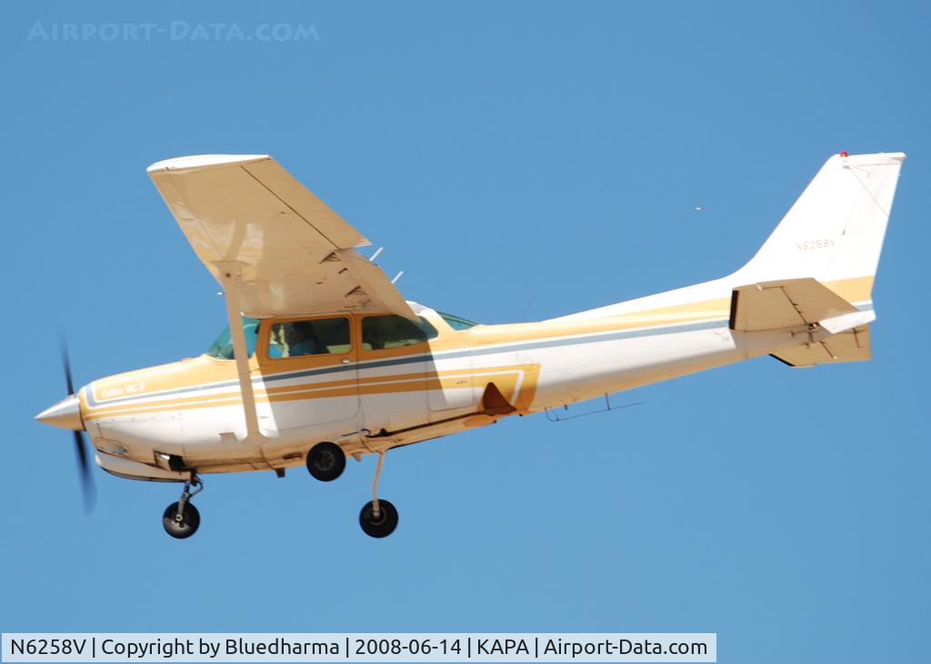 N6258V, 1980 Cessna 172RG Cutlass RG C/N 172RG0599, On final approach to 17L.