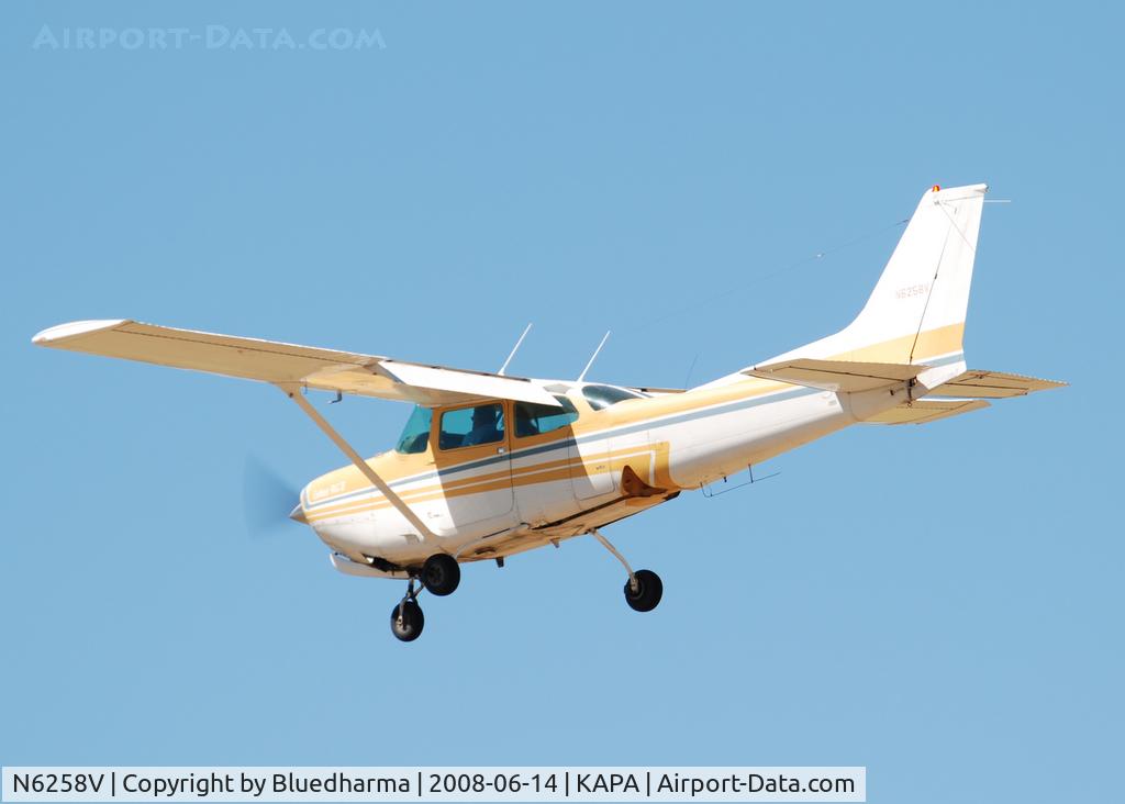 N6258V, 1980 Cessna 172RG Cutlass RG C/N 172RG0599, On final approach to 17L.