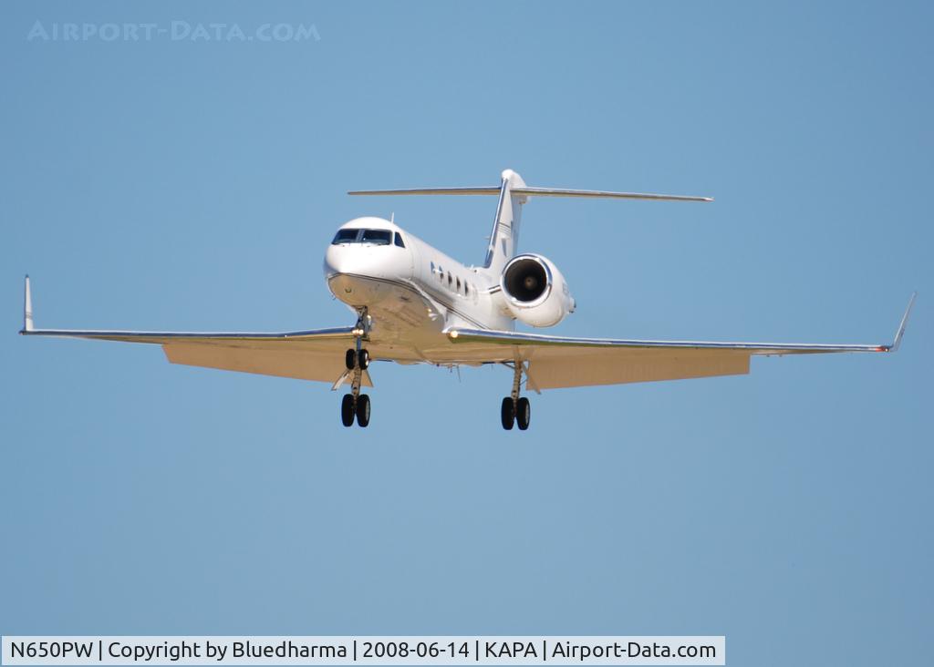 N650PW, 2004 Gulfstream Aerospace G-IV (G400) C/N 1530, On final approach to 17L.