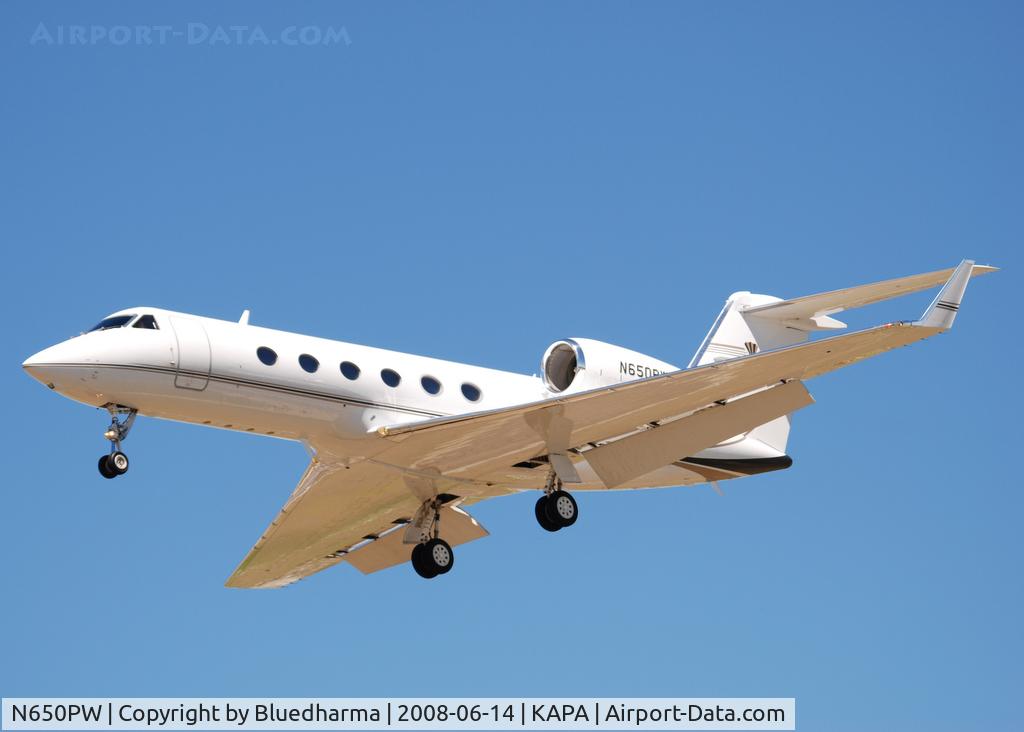 N650PW, 2004 Gulfstream Aerospace G-IV (G400) C/N 1530, On final approach to 17L.