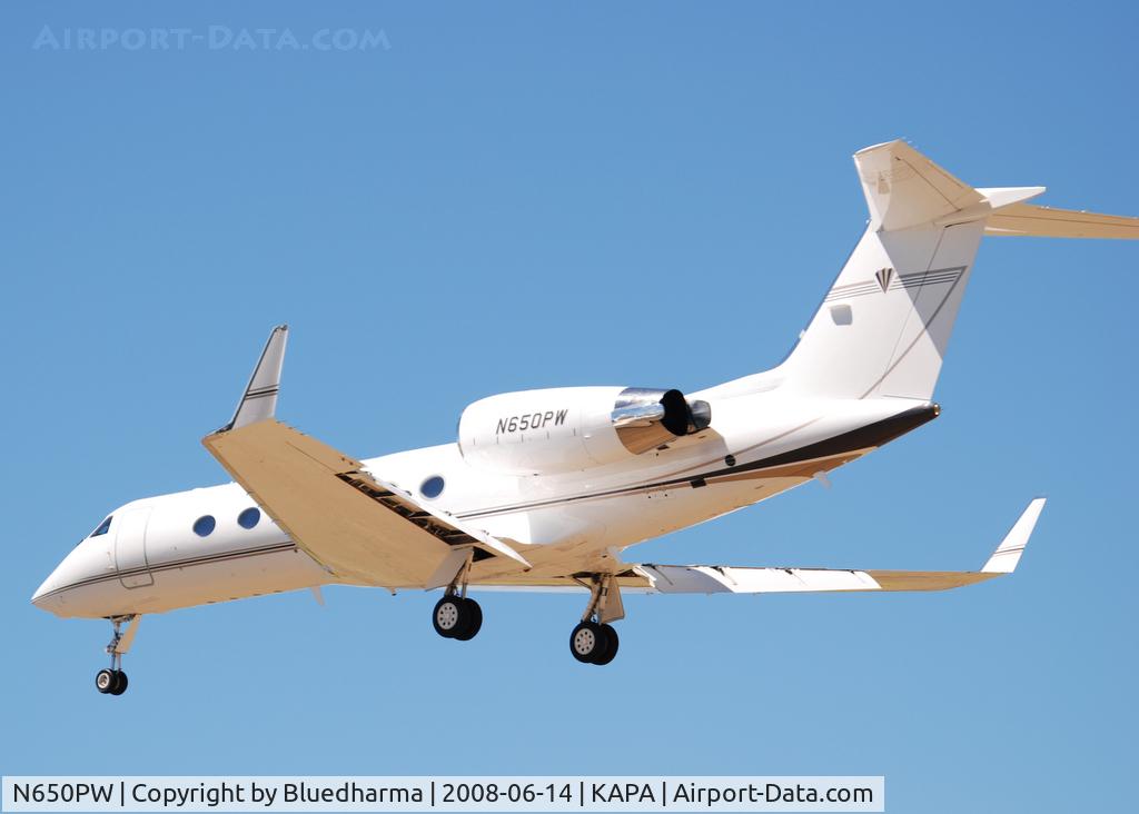 N650PW, 2004 Gulfstream Aerospace G-IV (G400) C/N 1530, On final approach to 17L.