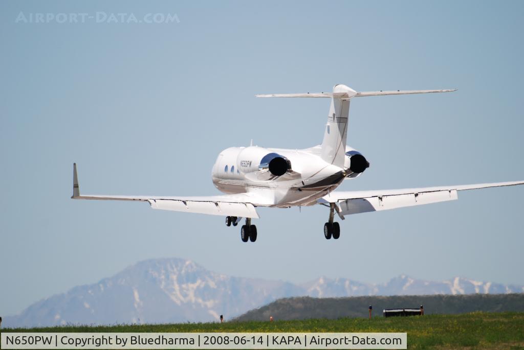 N650PW, 2004 Gulfstream Aerospace G-IV (G400) C/N 1530, On final approach to 17L.