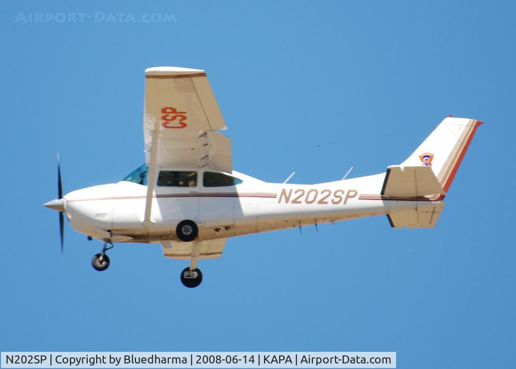 N202SP, 1980 Cessna 182Q Skylane C/N 18267673, On final approach to 17R.