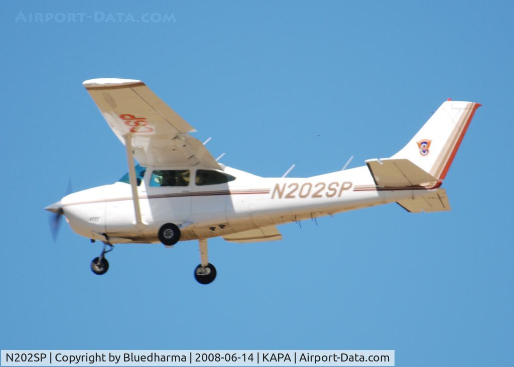 N202SP, 1980 Cessna 182Q Skylane C/N 18267673, On final approach to 17R.