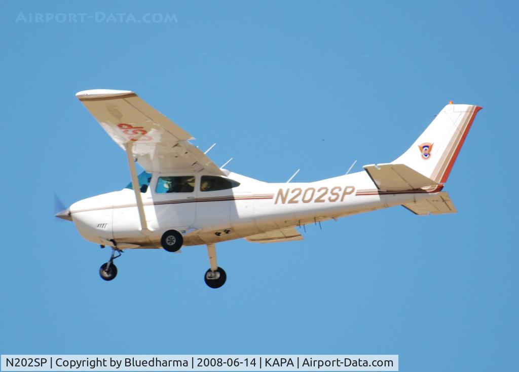 N202SP, 1980 Cessna 182Q Skylane C/N 18267673, On final approach to 17R.