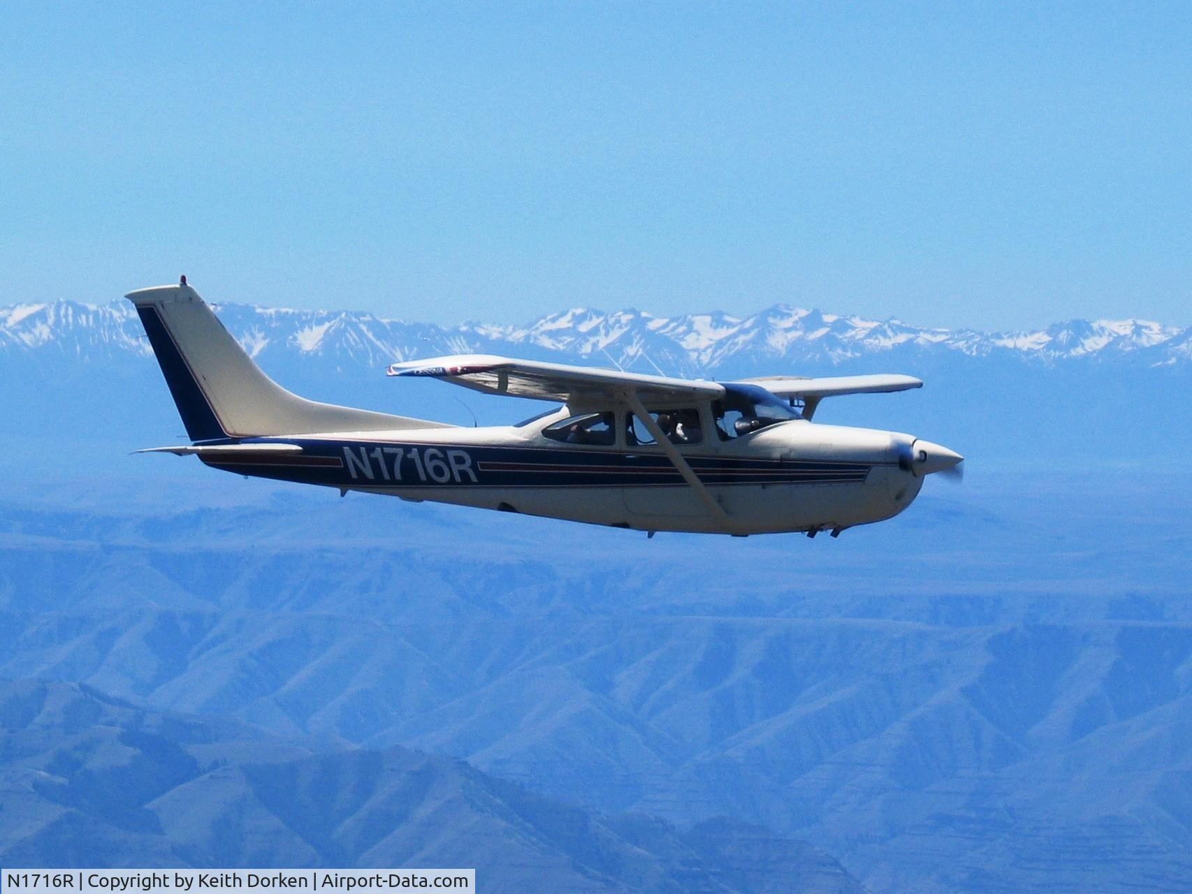 N1716R, 1978 Cessna R182 Skylane RG C/N R18200531, Flying over the Cascades