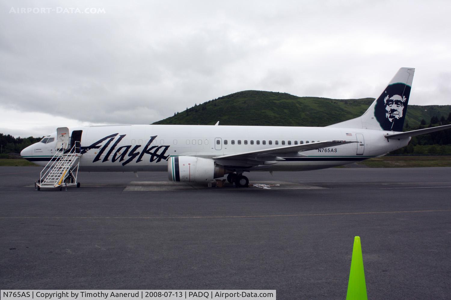 N765AS, 1992 Boeing 737-4Q8 C/N 25102, This Boeing 737-4Q8 serial 25102, converted into a combi, was leaking fluids.